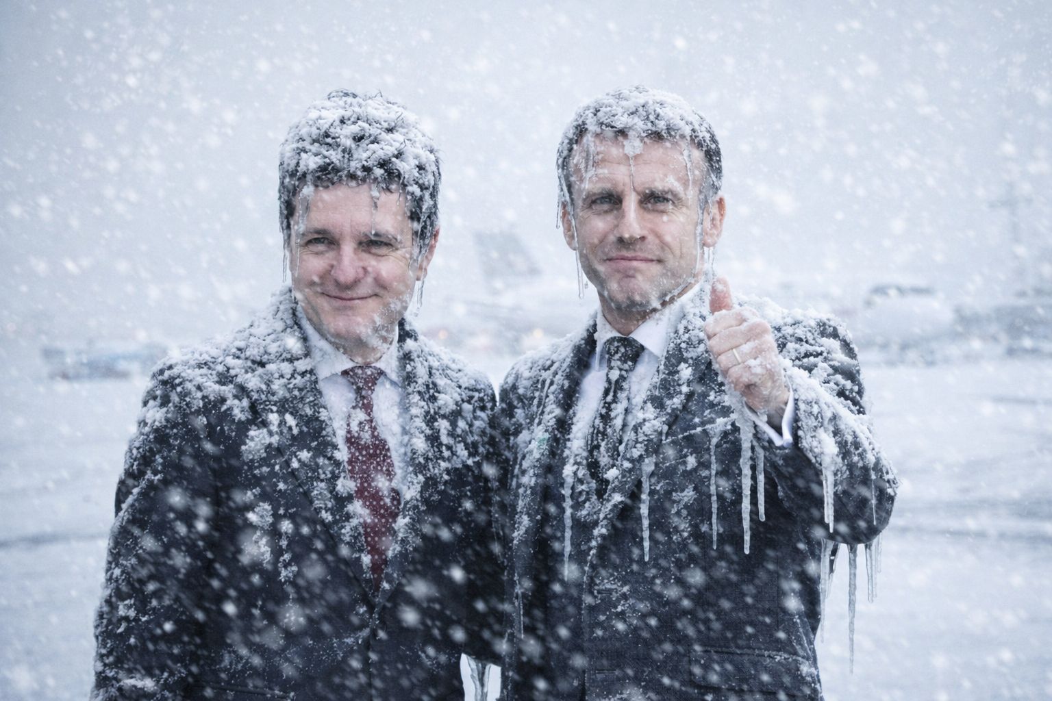 Nicușor Dan, blocat de zăpadă la Paris