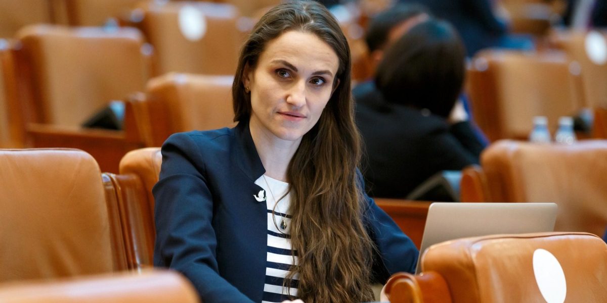 oana-toiu-usr-parlament-e1657040805130.jpg - PressHub24