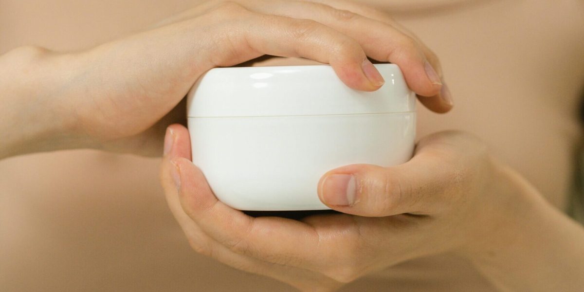 pexels-shvets-production-9774603-scaled-e1769354345225.jpg - PressHub24