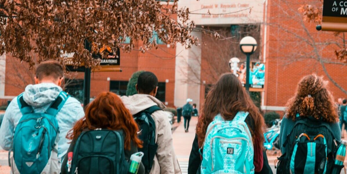 pexels-stanley-morales-1454360-e1687772005415.jpg - PressHub24