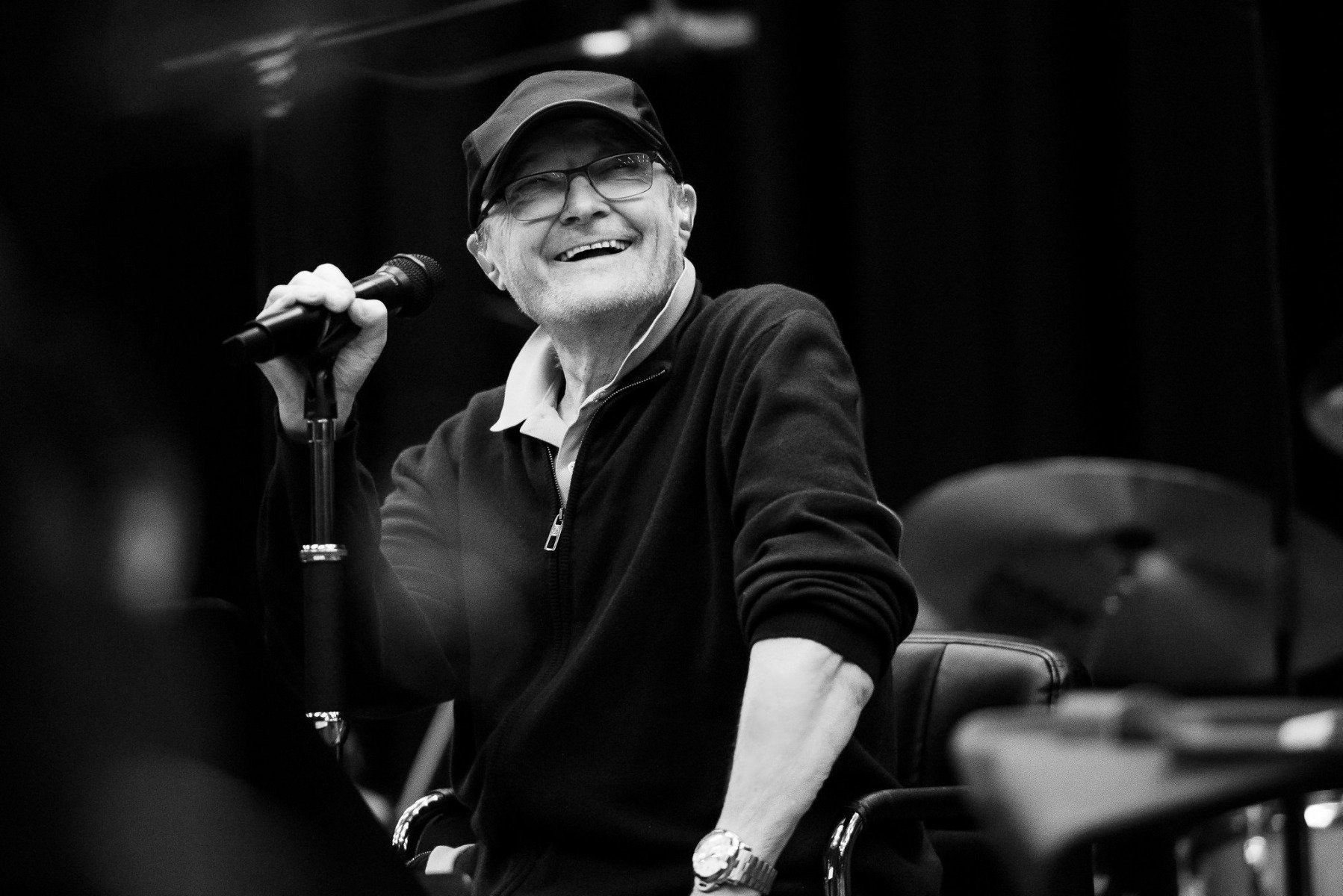 Phil Collins împlinește 75 de ani: intervenții medicale, dar ambiție pentru recuperare