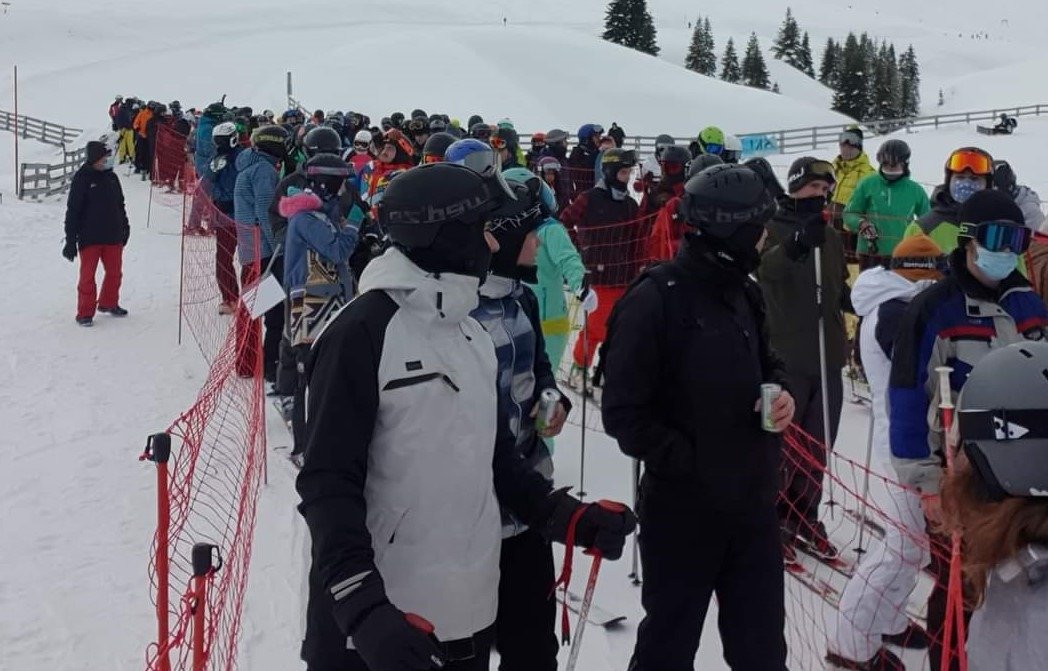 Aglomerație la Poiana Brașov, prețuri mari la pârtii.