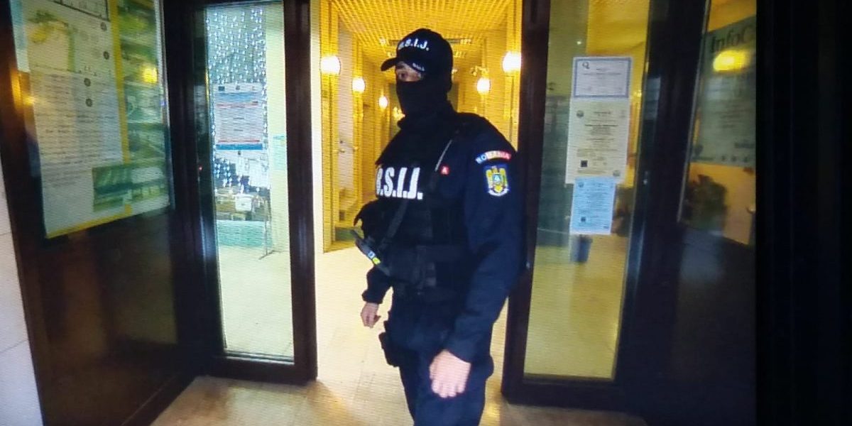 politist-diicot-perchezitii-e1643022011663.jpeg - PressHub24