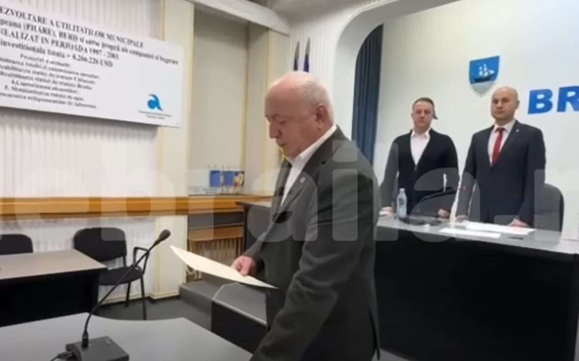 Consilierul PNL Petrică Popa depune jurământul la Brăila, trecând peste parte din text