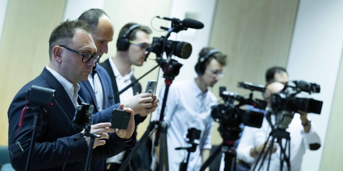 presa-jurnalisti-televiziuni-cameramani.jpg - PressHub24