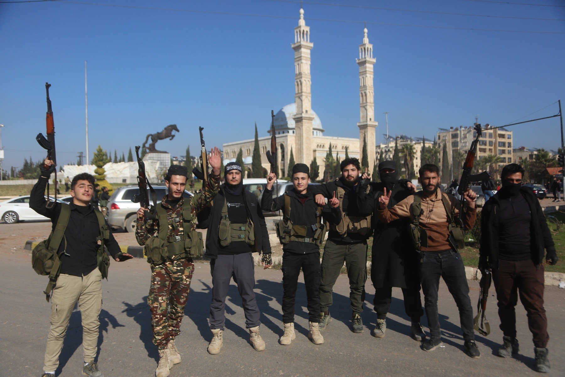 Alep: armata siriană atacă cartiere kurde