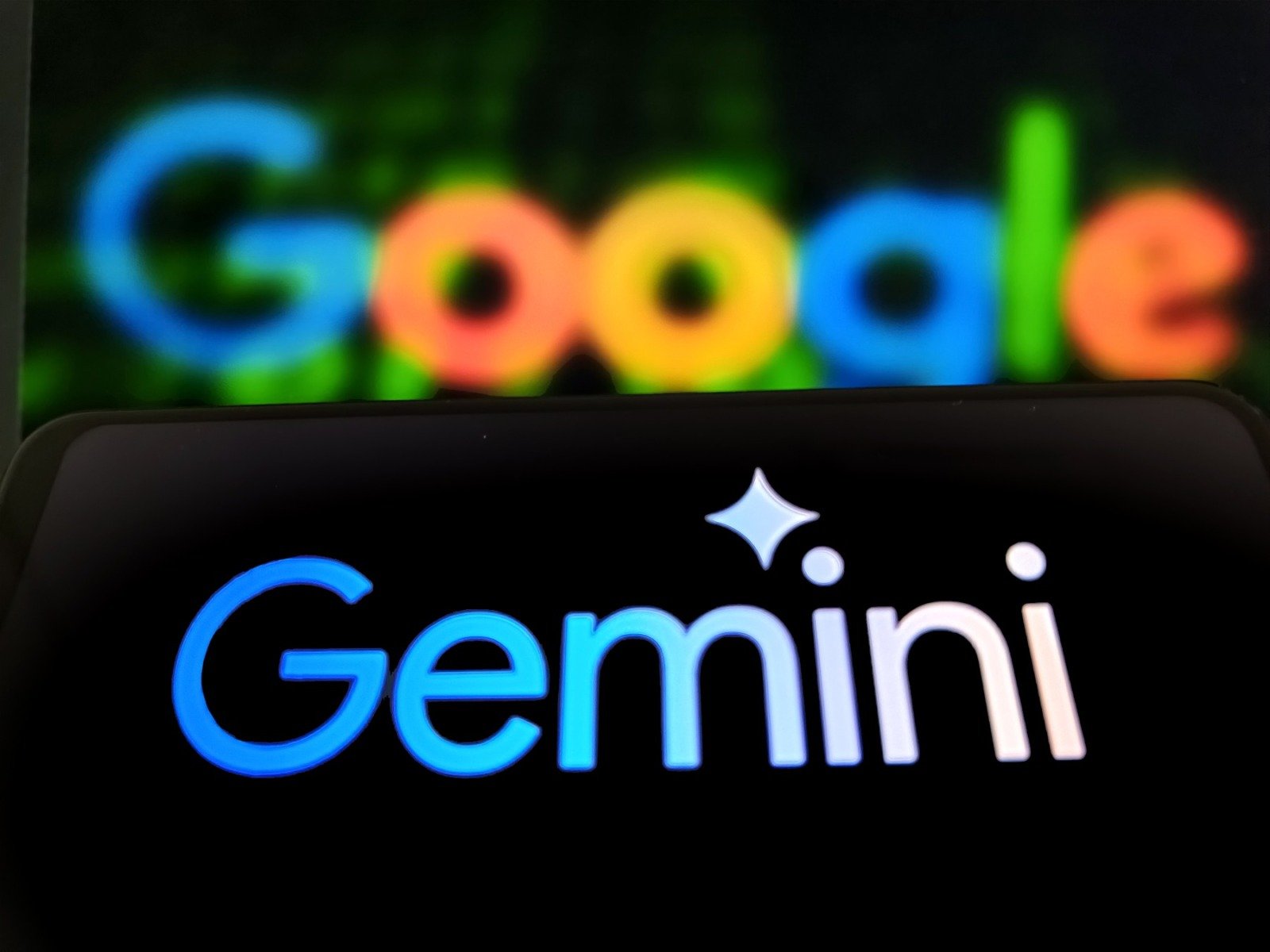 Apple și Google colaborează pentru integrarea Gemini în asistența AI
