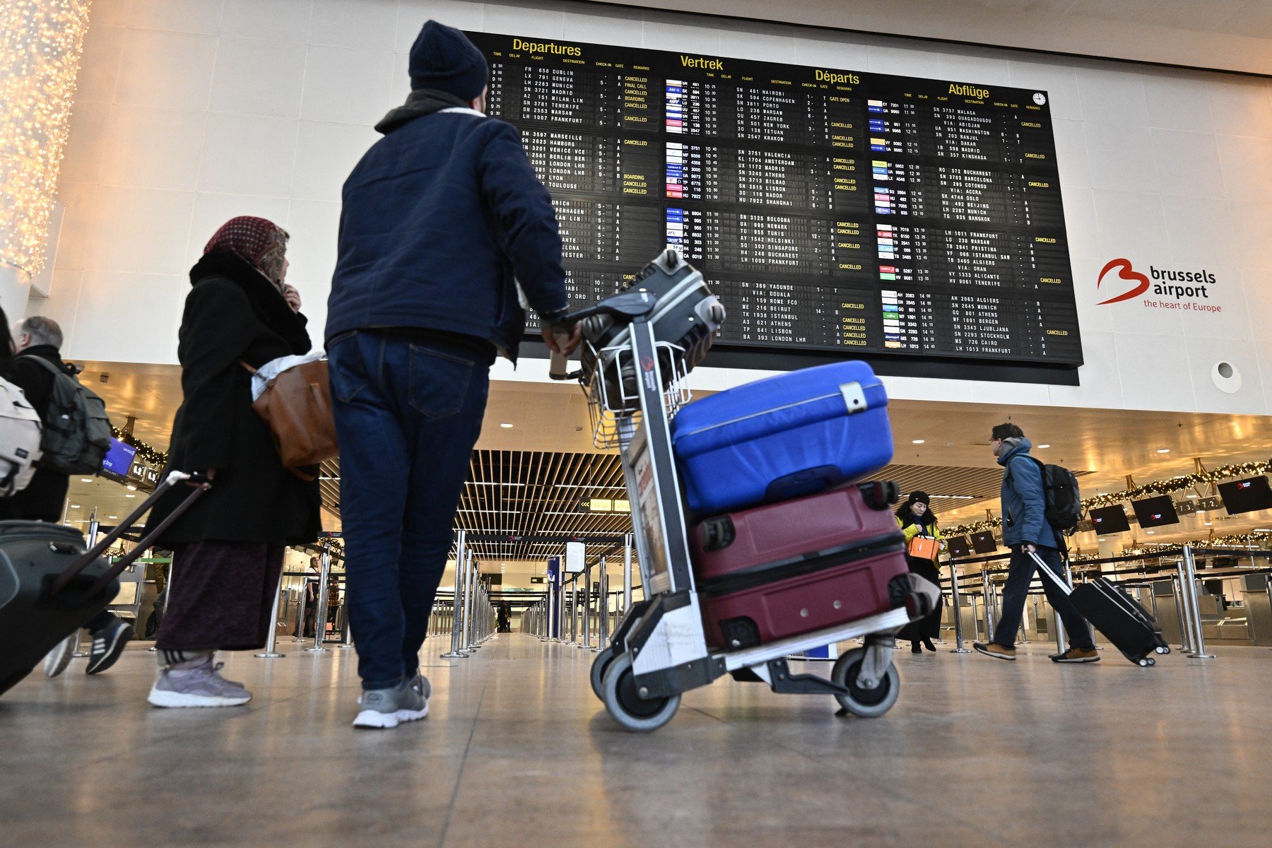 Ninsori în Franța, zboruri afectate în România