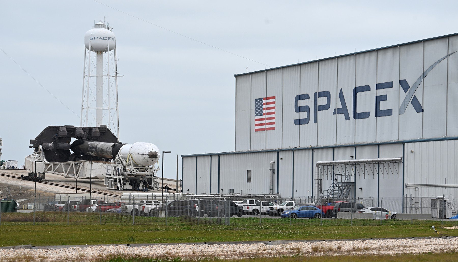 SpaceX studiază fuziuni cu Tesla sau xAI înainte de IPO, indică surse