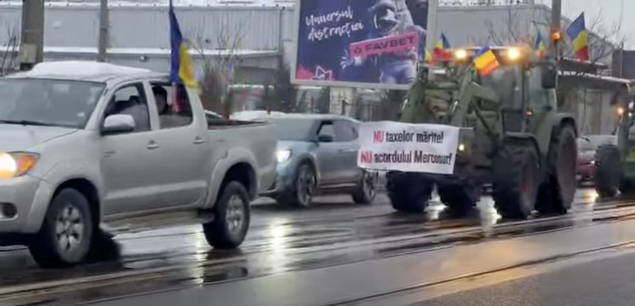 Fermierii blochează Centura Apahida cu tractoarele