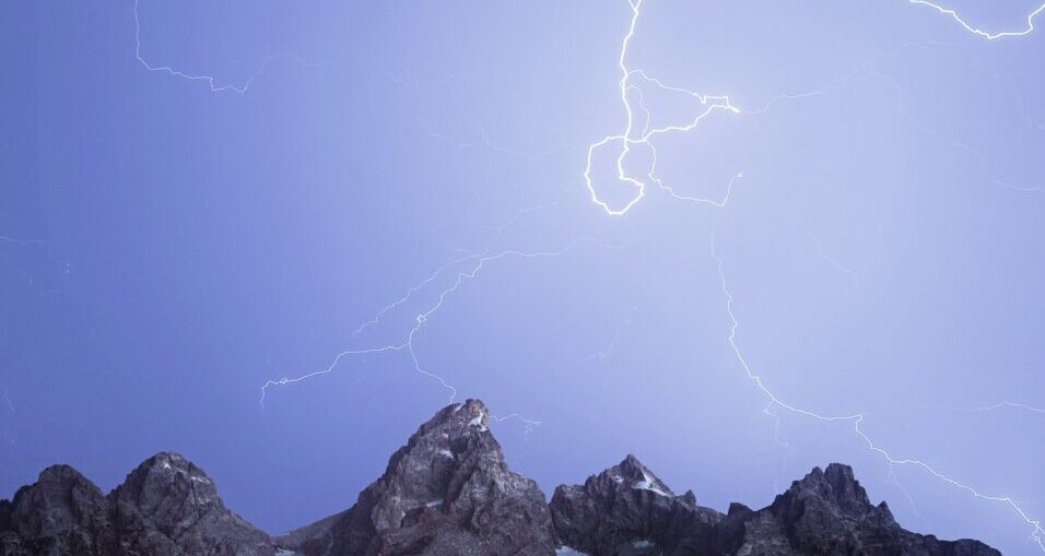 sean-pierce-SgLtJRPm_8U-unsplash-e1720350728965.jpg - PressHub24