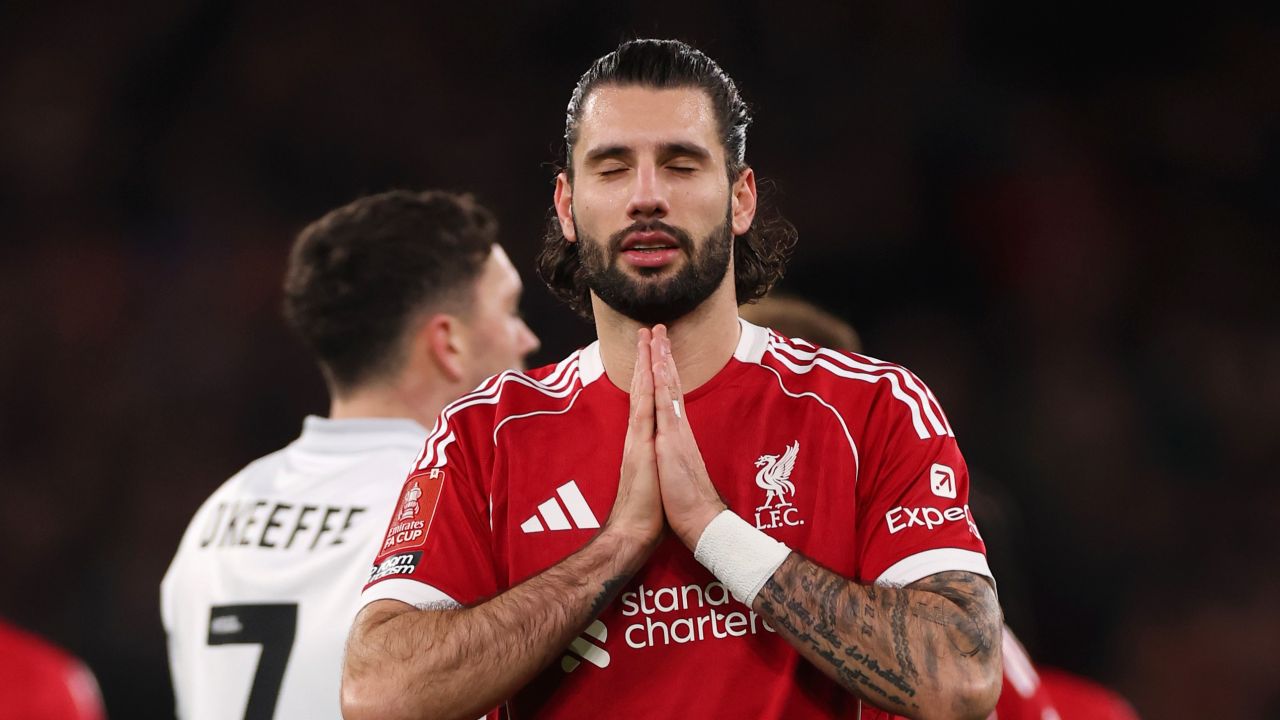 Liverpool – Barnsley: Golul trei marcat după o eroare a lui Szoboszlai!