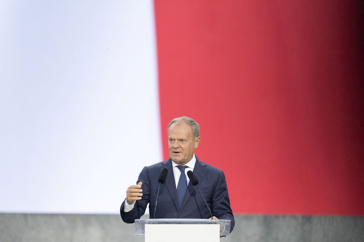 Tusk promite dezvoltare militară accelerată a Poloniei în 2026
