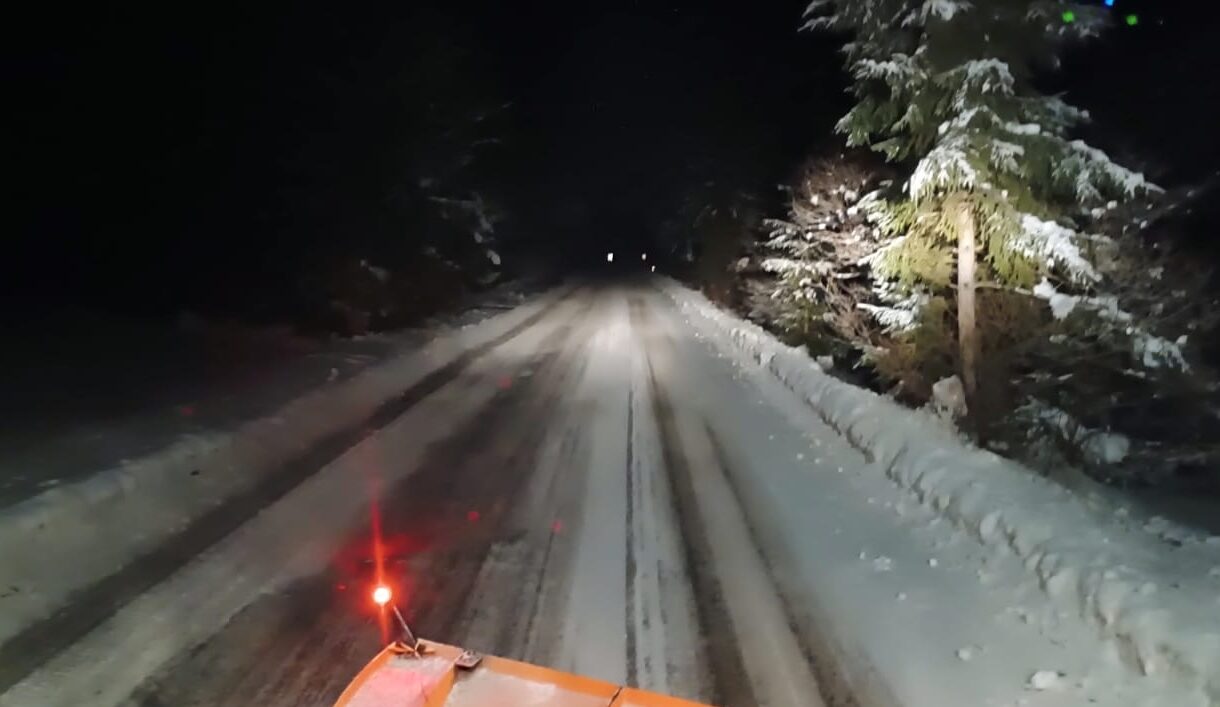 Sania cu șase persoane era trasă de o mașină