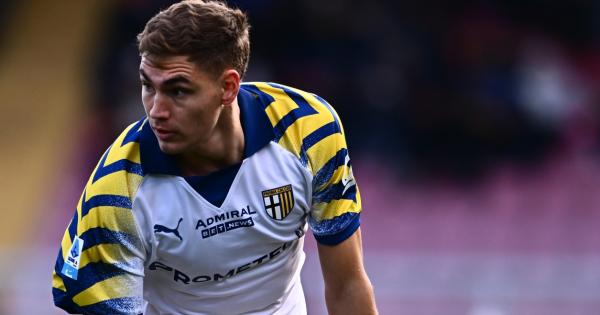 Bologna-Parma, dopo due minuti Pellegrino a terra per un colpo alla testa - 15' - (0-0)