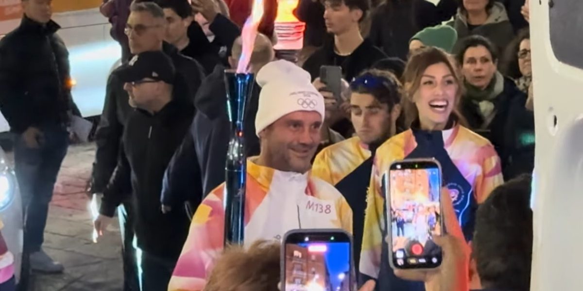 Cristi Chivu a purtat torța olimpică pe străzile orașului Milano