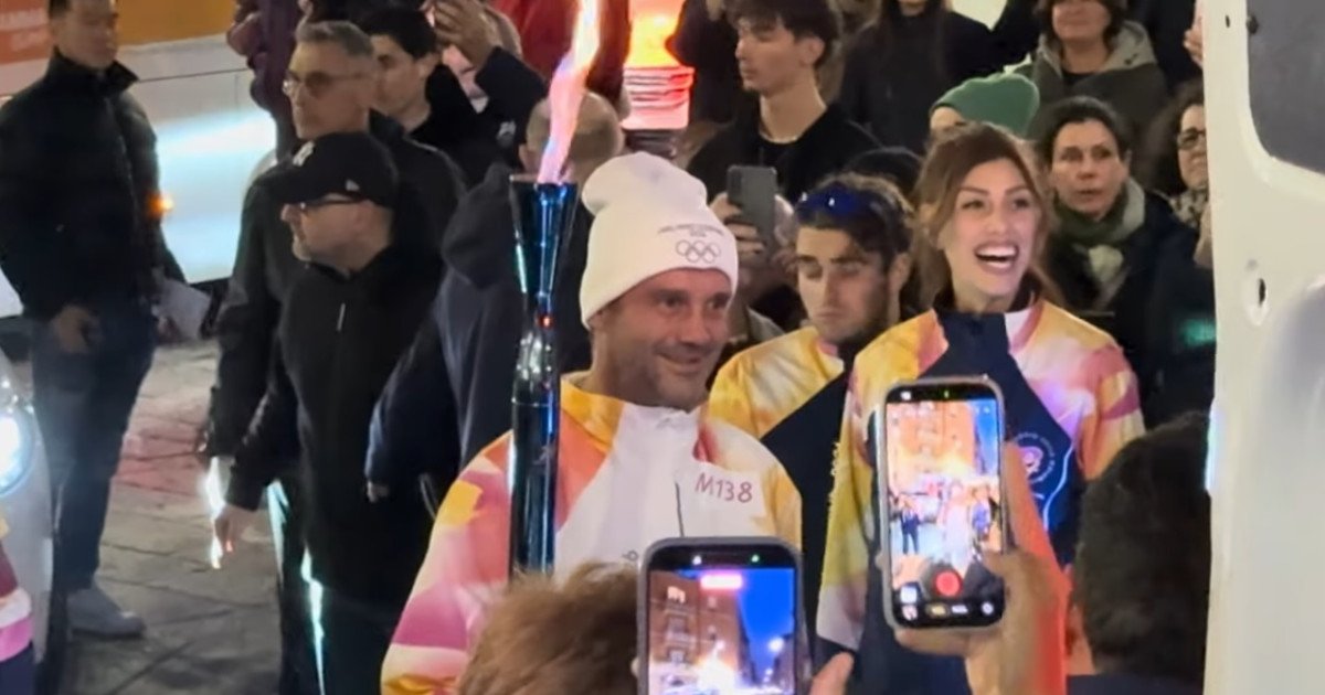 Cristi Chivu a purtat torța olimpică pe străzile orașului Milano