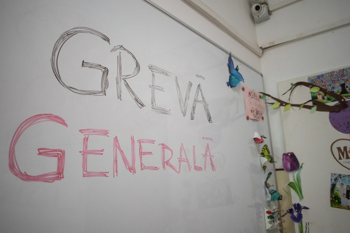 74% dintre profesorii chestionați, disponibili pentru grevă, acuză nemulțumiri majore