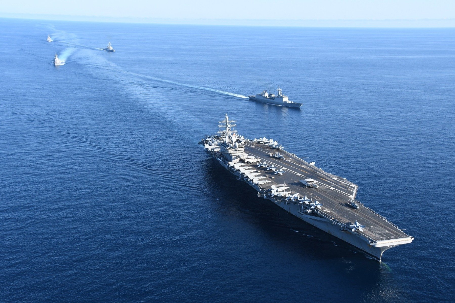 Trump anunță trimiterea unui al doilea portavion în Golf pentru confruntare cu Iran