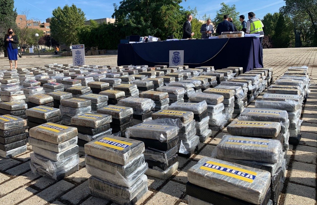 Vameșii francezi au confiscat aproape 137 kg de cocaină dintr-un camion din Spania