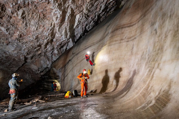 Ghetarul-de-la-Scarisoara-Matej-Blatnik-e1709639764668.jpg - PressHub24