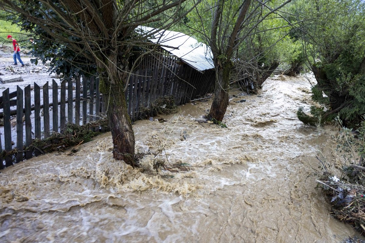 Risc de inundaţii pe râuri în șase județe din România