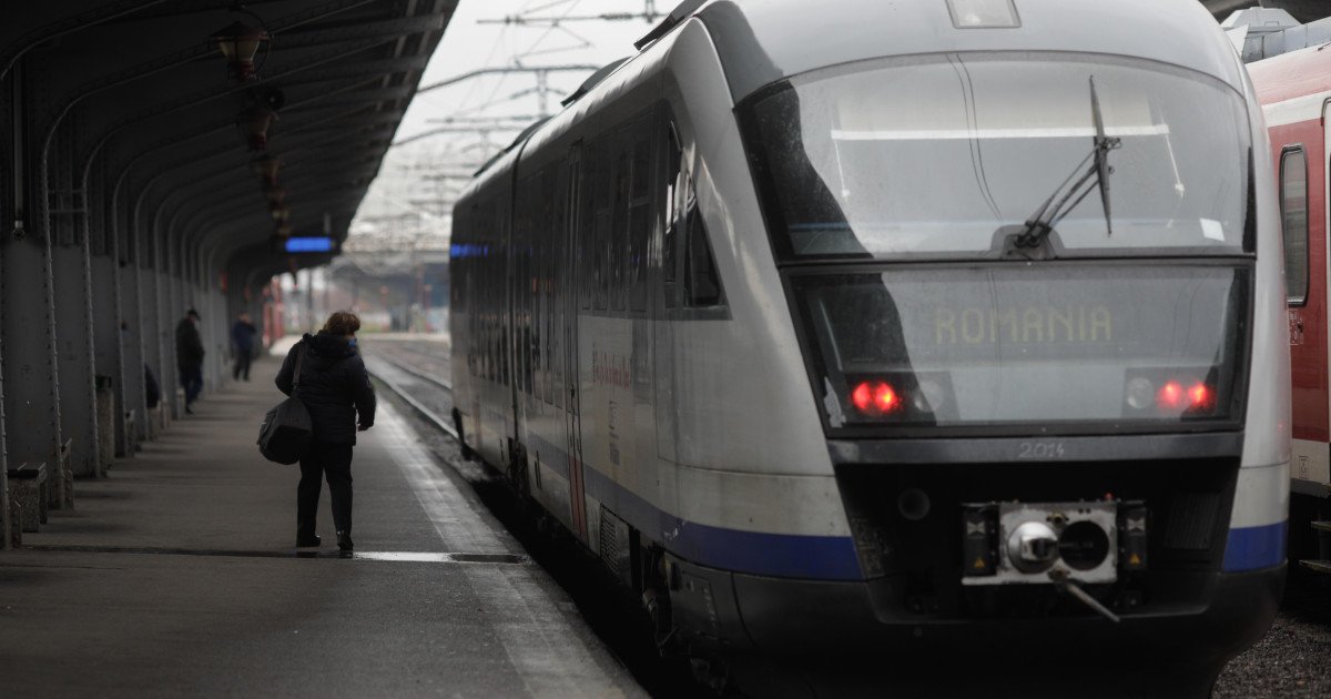 Incident în Gara de Nord din București. Un vagon al unui tren CFR Călători a deraiat, circulația este blocată