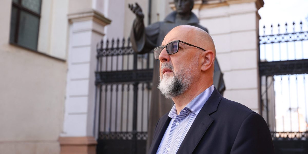 Kelemen-Hunor-bun-scaled-e1768286475843.jpg - PressHub24