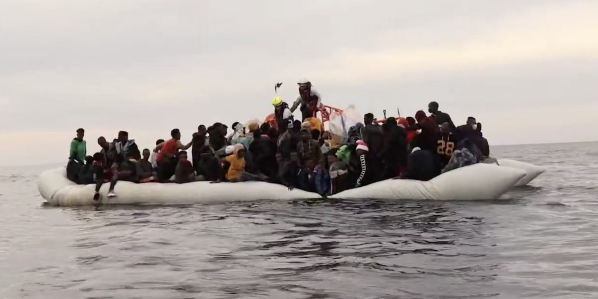 Migranti-Barca-pneumatica-Marea-Mediterana.jpg - PressHub24