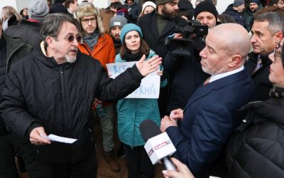 A Bukarestben utcára vonuló színészek a kulturális miniszterrel is találkoztak &bullet;  Fotó: Kulturális minisztérium/Facebook