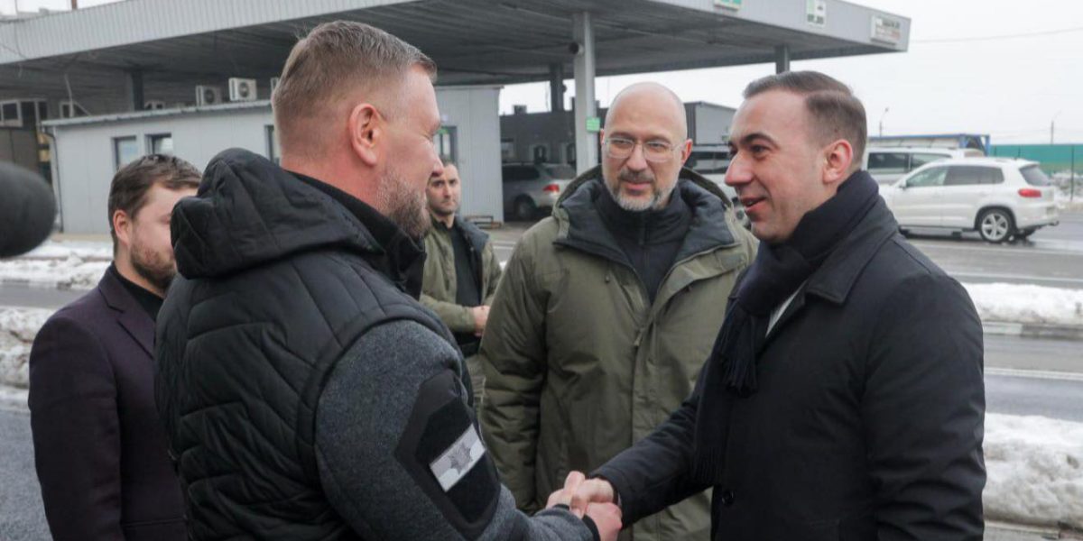 Ministrul-Bogdan-Ivan-la-granita-cu-Ucraina.jpg - PressHub24