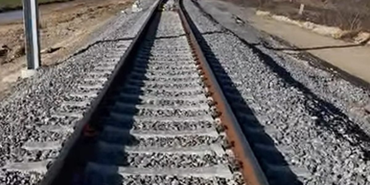 Încă 10 kilometri de cale ferată au fost daţi în circulaţie pe cel mai avansat tronson din magistrala CFR, între Timişoara şi Lugoj