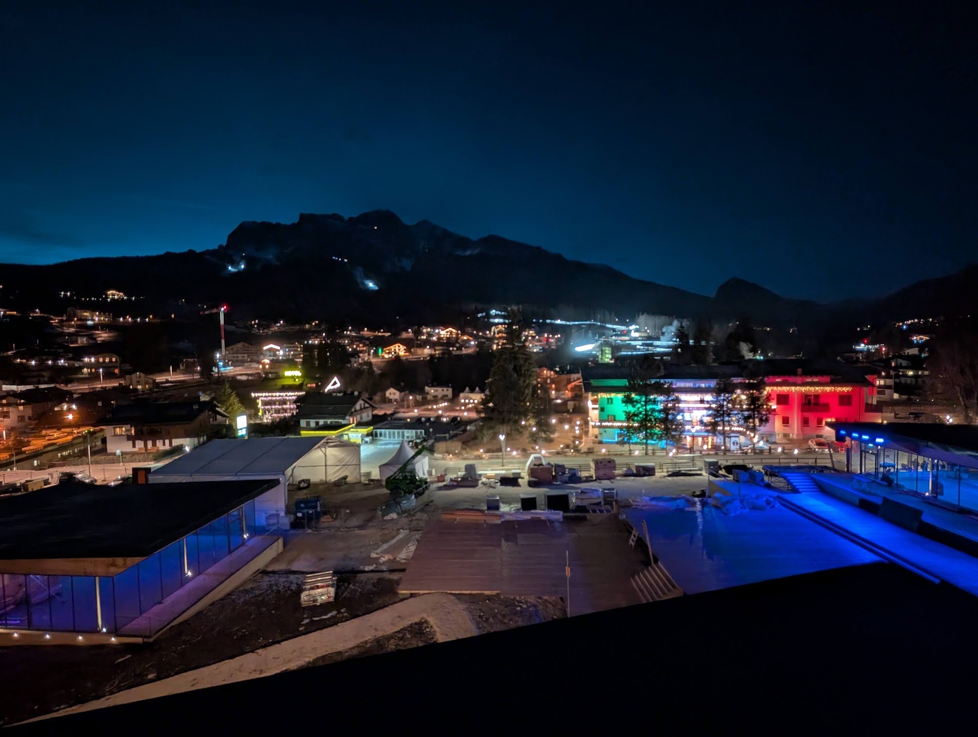 Zece dușuri defectate intenționat în clădirile Satului Olimpic de la Milano, ancheta în curs