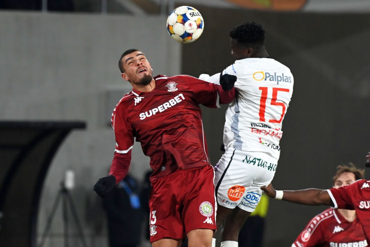 Rapid câștigă impresionant la Sibiu și revine pe primul loc