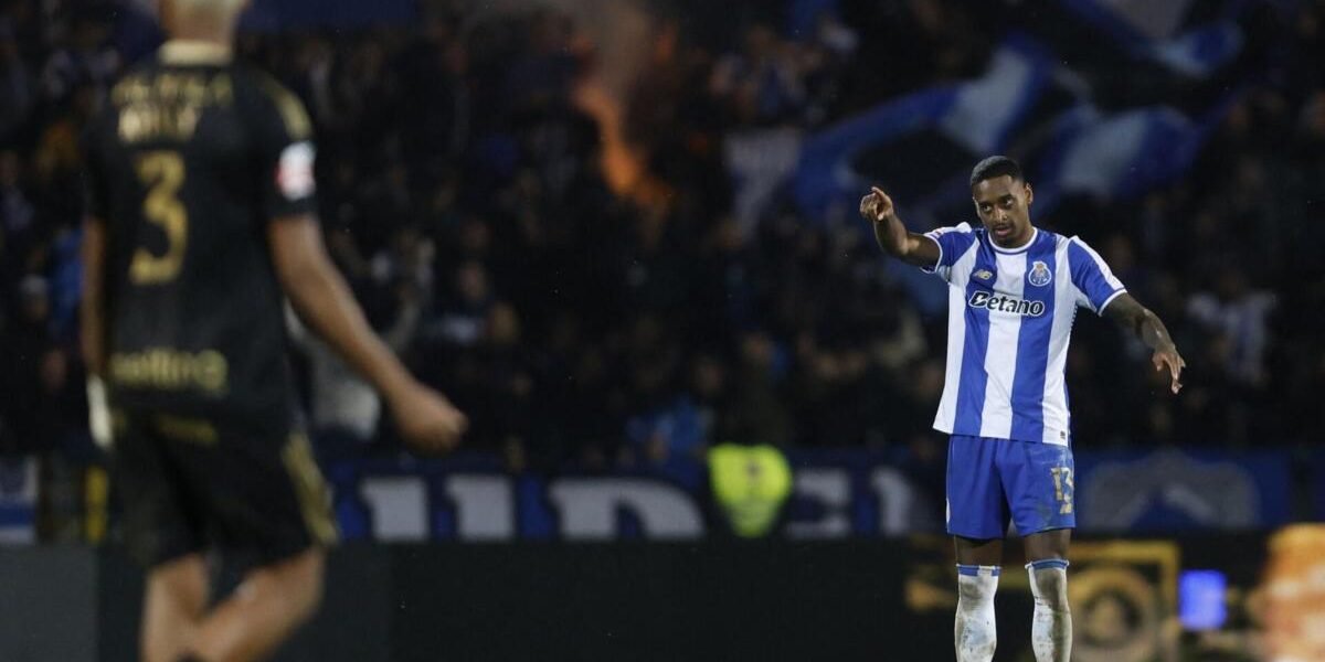 "Este relvado não serve para a I Liga"