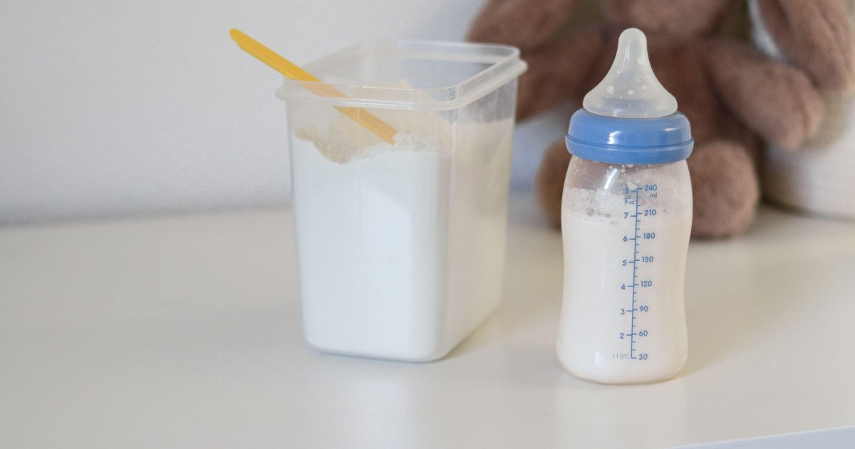Alertă alimentară în România: Lapte praf pentru sugari, retras din magazine din cauza unei toxine