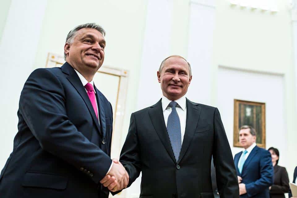 Orban acuză Bruxelles-ul și Rusia, în timp ce opoziția conduce în sondaje