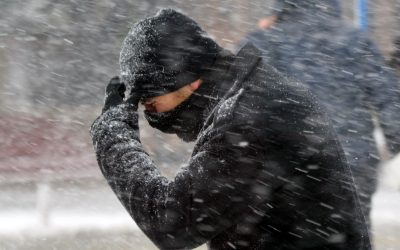 Vremea se schimbă radical în următoarele zile: Cod galben de vânt și ninsori viscolite în mai multe județe. Zonele afectate