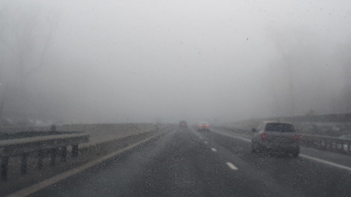 Trafic afectat în Moldova și Muntenia din cauza ceaței, vizibilitate sub 50 m