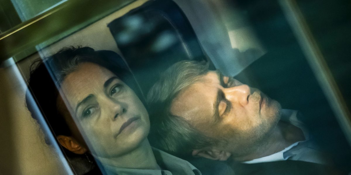 artisti-ursul-de-aur-yellow-letters.jpg - PressHub24