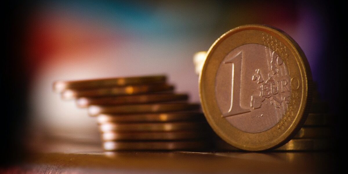 bani-euro-monede-foto-pexels-carlos-pernalete-tua-730647-e1615299206675.jpg - PressHub24