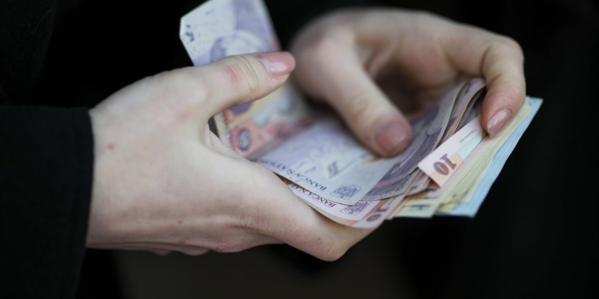 bani-lei-bancnote-cash-numerar-Sursa-foto-Inquam-Photos-Octav-Ganea-2.jpg - PressHub24