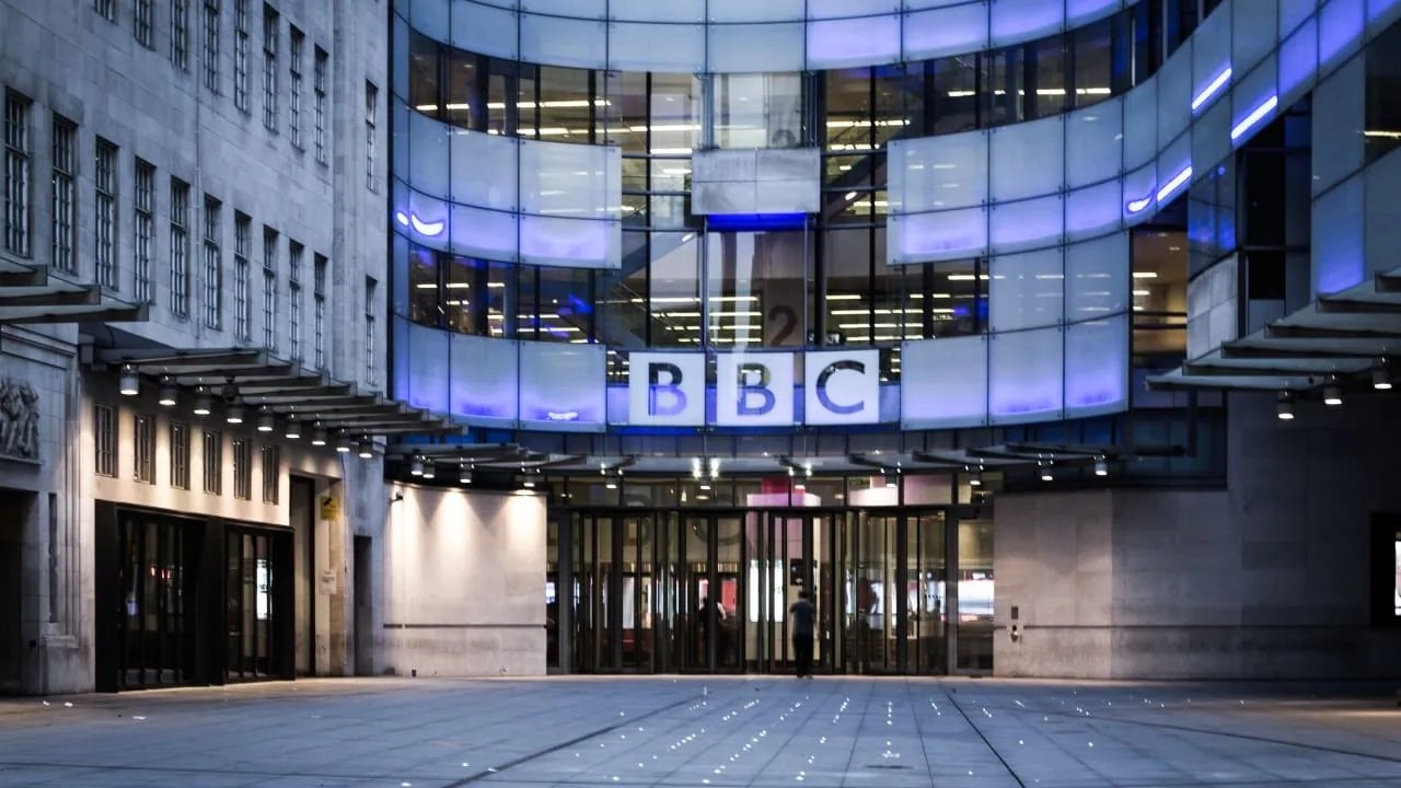Procesul lui Trump pentru defăimare împotriva BBC este fixat pentru februarie 2027