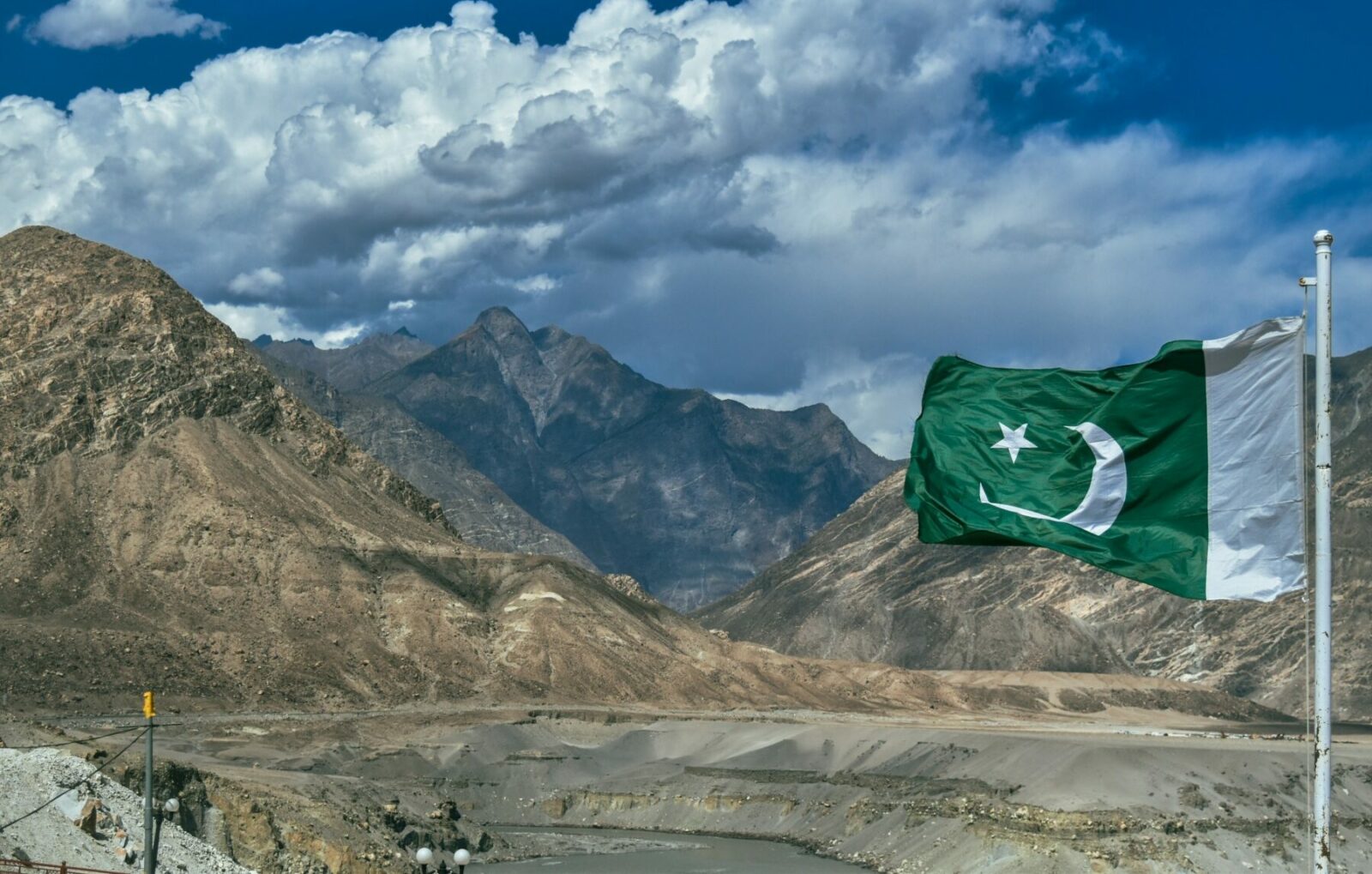 Atentat sinucigaș în moschee șiită din Islamabad, 31 de victime