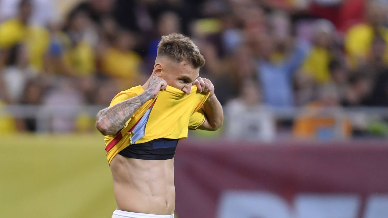 Denis Drăguș, protejat de polițiști după un incident cu un adversar