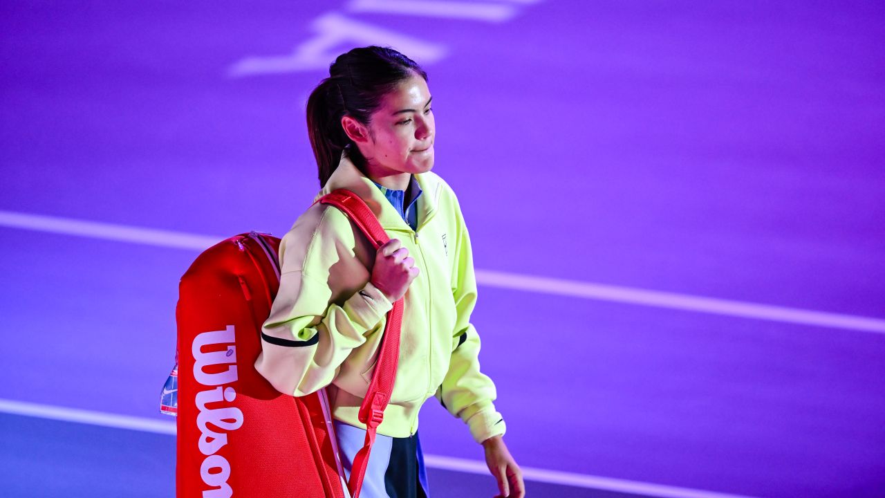 Emma Răducanu abandonează turneul de la Doha după finala cu Sorana Cîrstea