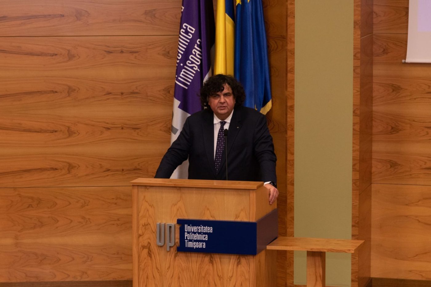 Rectorul UVT avertizează: mulți părinți nu-și pot susține studenții din cauza situației financiare