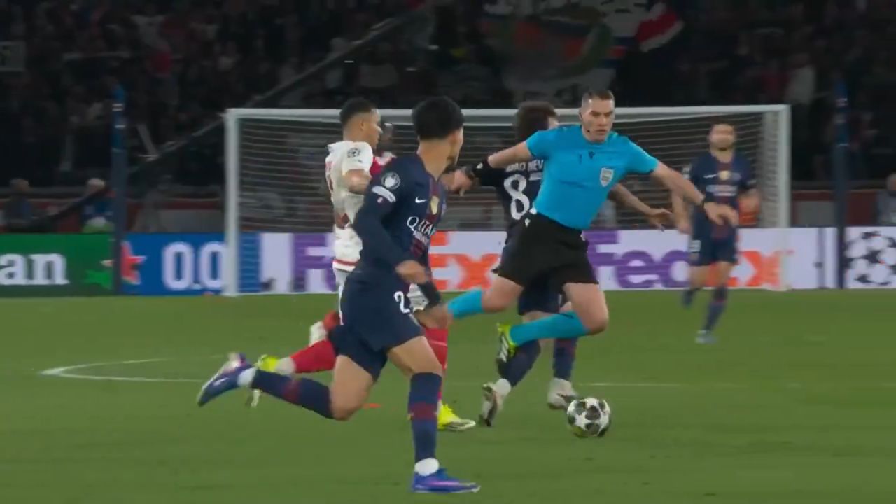 Istvan Kovacs, K.O în PSG – Monaco! Arbitrul român s-a aruncat spectaculos