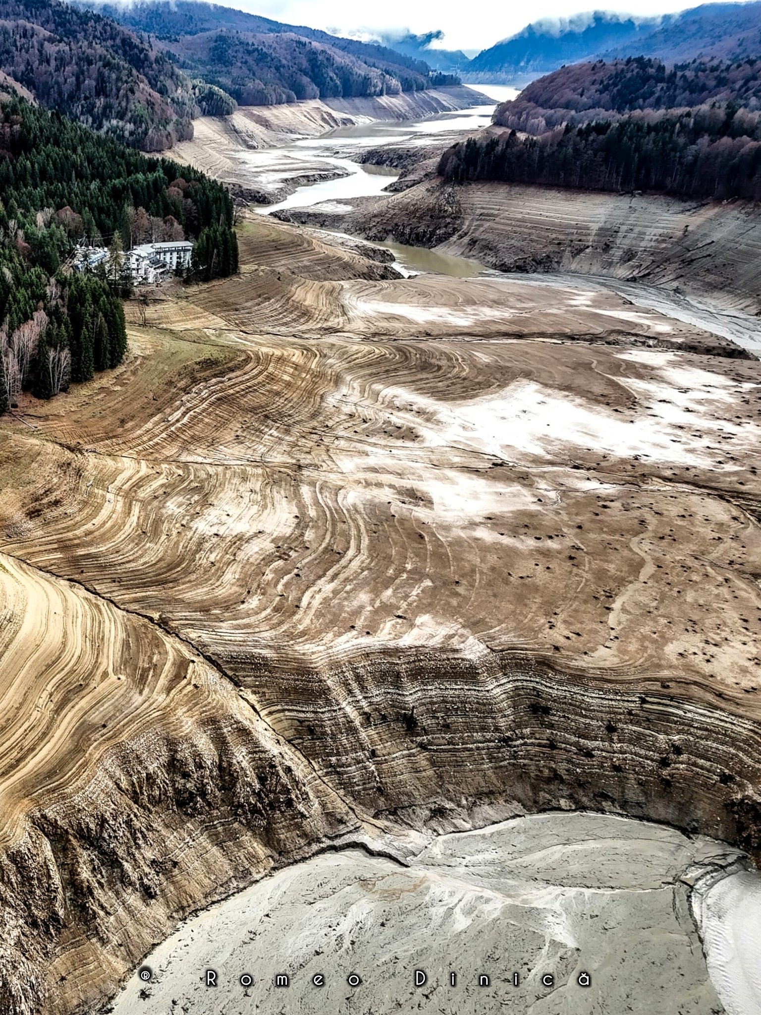 Ministrul Mediului: Criza apei din Curtea de Argeș, cauzată de lipsa investițiilor, bacteria Clostridium perfringers în apă