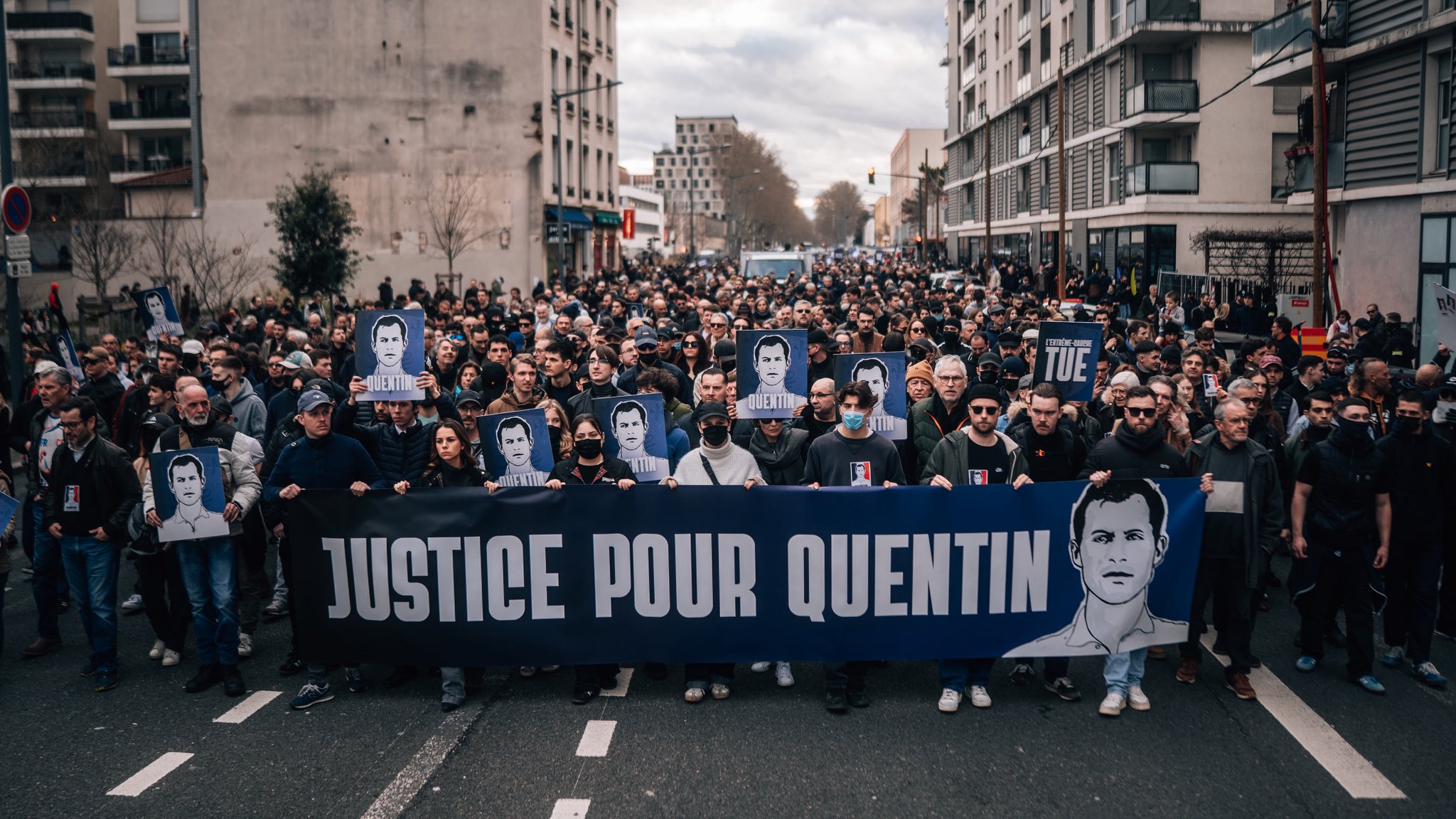 Mii de oameni manifestă la Lyon după uciderea unui activist.